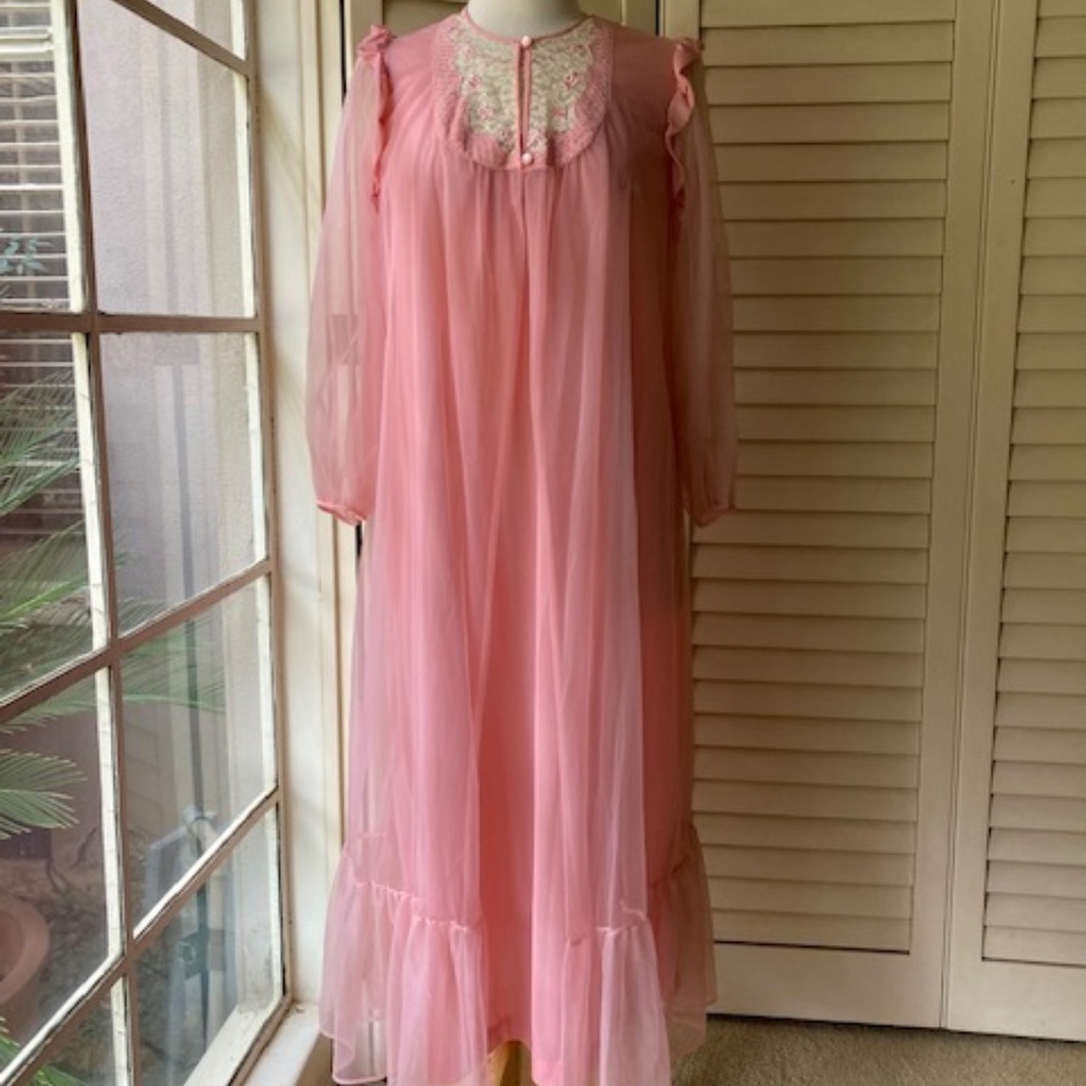 Vintage Movie Star Pink Peignoir Set